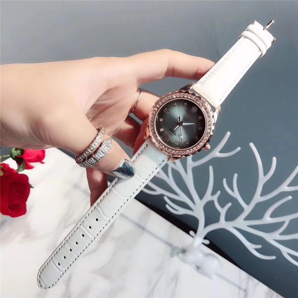 

2020 new diamond women's rose gold watch temperament fashion all-match casual life waterproof watch leather strap gift for girls, Slivery;brown