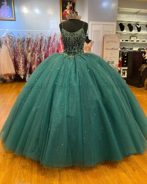 Koyu yeşil quinceanera elbiseler spagetti kayışları boncuk kristaller tül özel yapım taban uzunluğu tatlı 16 yarışma balo elbisesi prenses resmi aşınma 403