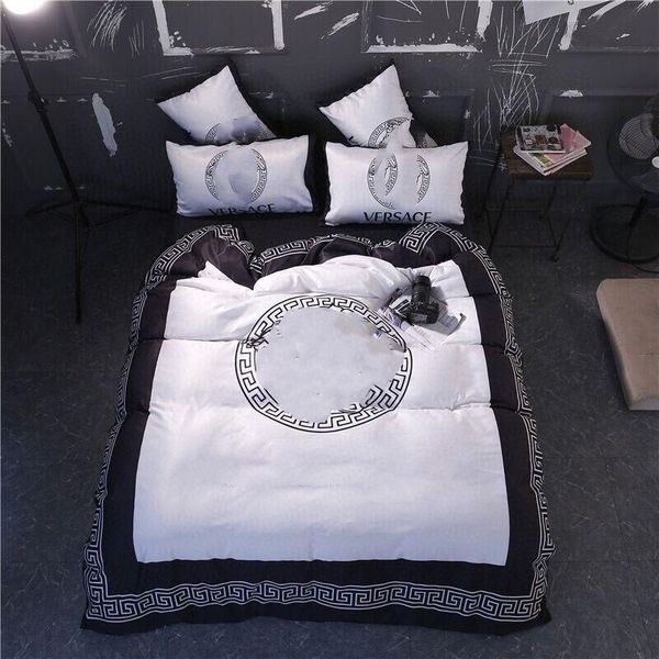 

2020 new designer bedding sets black  size designer bedding 4 pcs set silk luxury bedding for home