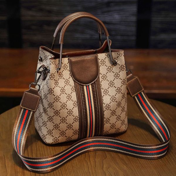 

luxurys designers new bucket messenger bag in spring 2021