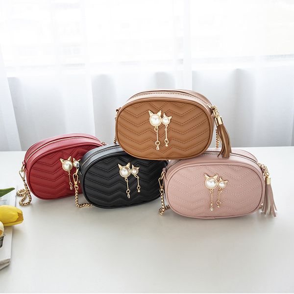 

female bag oval rhombus wave embroidery thread one shoulder tassel bag 2020 summer and autumn new korean version square bag, Red;black