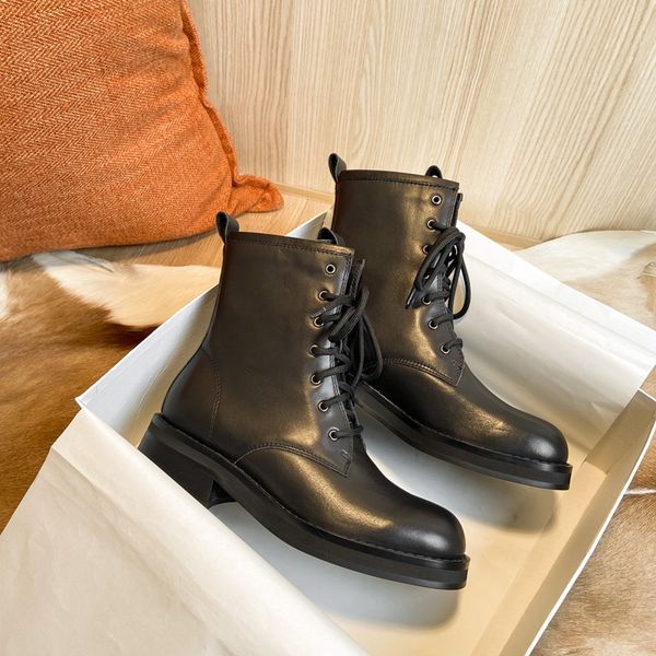 

2020 new product selling mid-boots make every effort to create exquisite and elegant silhouettes, concise and stylish, Black