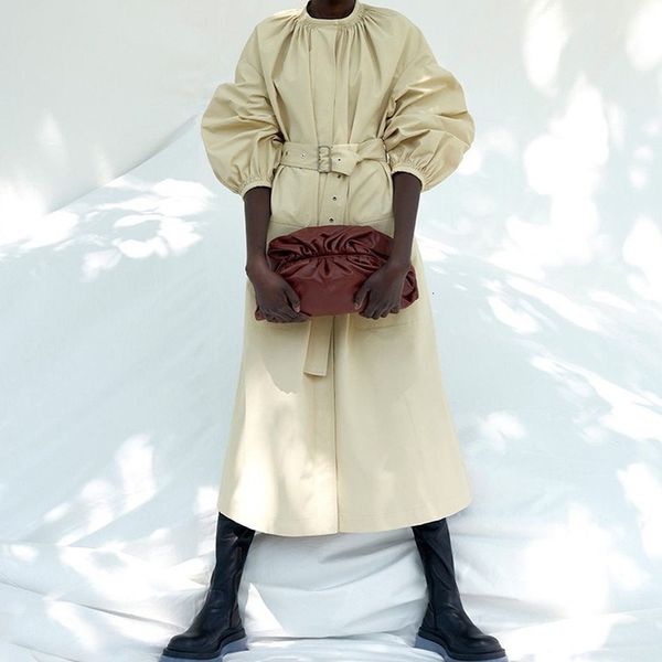 

long trench coat fall / winter 2021 women's wear milk yellow new collar pleated three-dimensional pocket windbreaker, Black;white