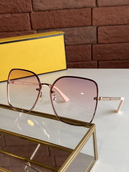 

2021 new fashion large framed face display small sunglasses metal luster temperament simple generous size 61*16*142cm 0455