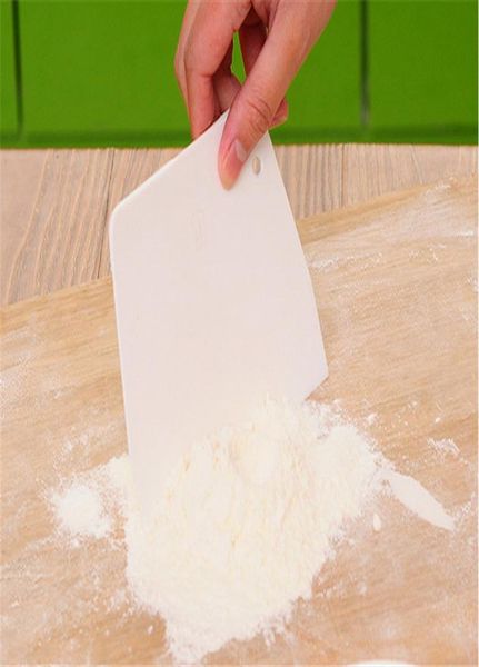 

высокое качество 1 шт. diy выпечки скребок масляный нож пластиковый торт тесто резак кухонные выпечки инструменты небольшой размер бесплатна