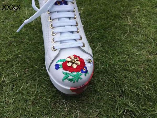 

2021 u621 34 black white flower sequins genuine leather shoes vogue runway d casual floral