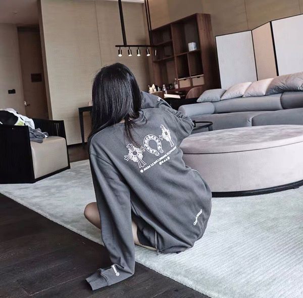 

horseshoe croxine sanskrit double side split and plush round neck pullover, Black