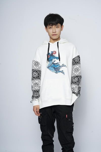 

2021 new trend fashion chinese traditional culture innovation autumn and winter loose fashion couple men's and women's sweaters, White;black