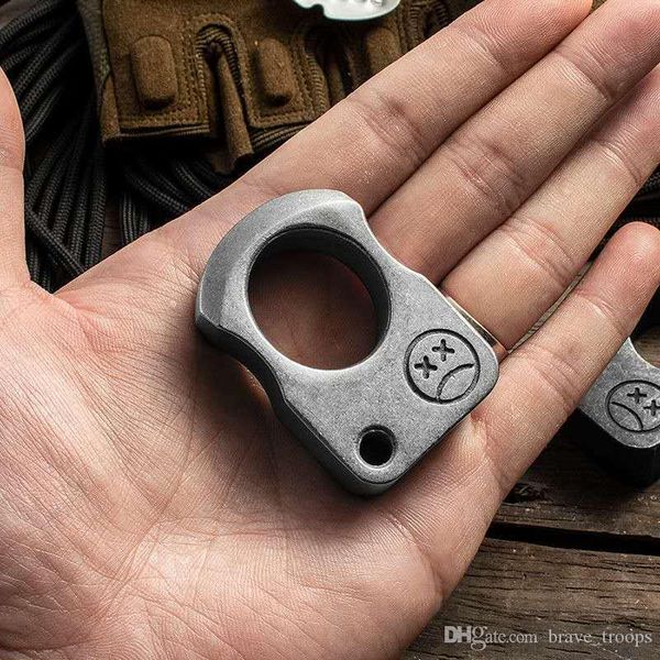 

multifunction outdoor tools brass keychain smiling face single holes outdoors broken window45345
