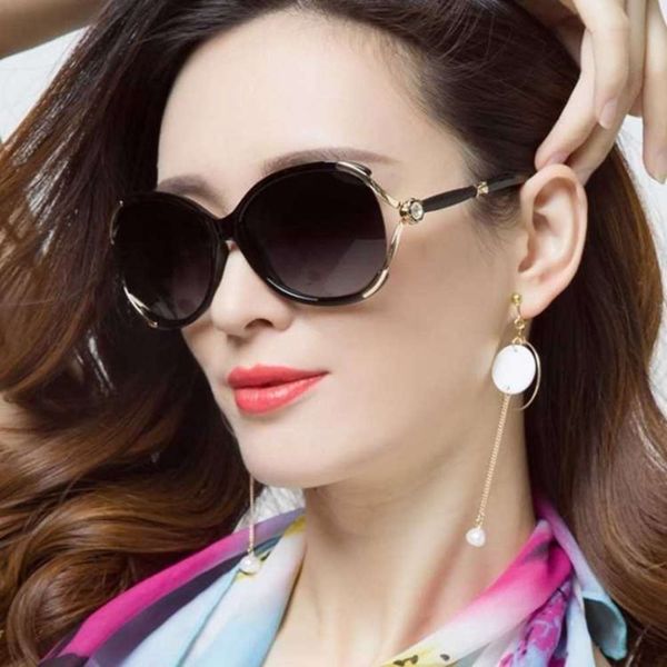 

the new sunglasses star, looking for same sunglasses, women's fashion, versatile sunglasses, women's outdoor travel, driving shadi, White;black