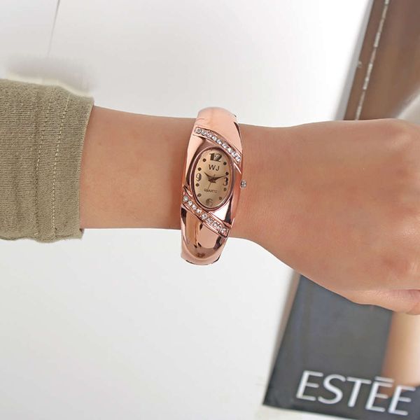 

personality alloy inlaid fashion diamond women's female round bracelet watch 2021cufhp9df, Slivery;brown