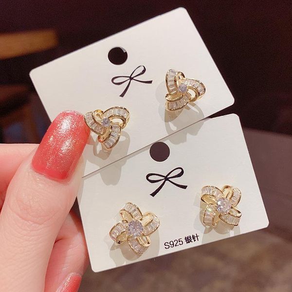 

new design exquisite rotating zircon flower earrings temperament simple and versatile earrings for women, Golden;silver