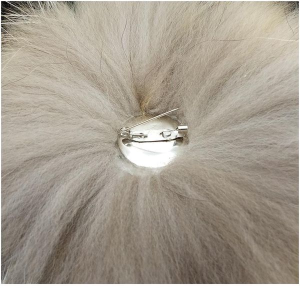 

20 pcs/lot really natural animal raccoon hair ball 12-15cm large pompom with buckle brooch pin knitted hats caps facto jllsff
