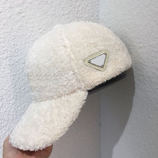 Na moda cordeiro tampão de lã outono inverno bola de bola de pelúcia boné de beisebol metal triângulo snapback