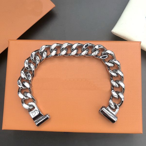 

europe america fashion style men silver-colour metal hardware engraved v initials four leaf flower pattern chain links bracelet, Golden;silver