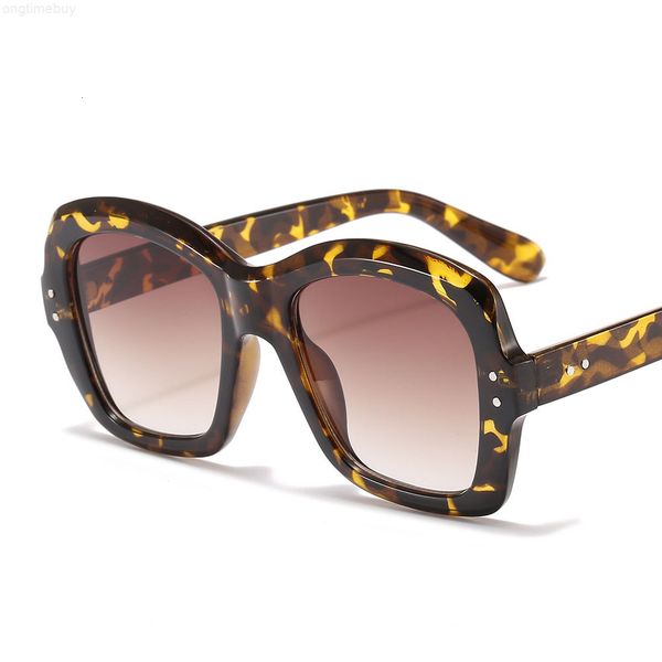 

vintage gradient 2020 style new square sunglasses fashion women men brand design sun glasses oculos de sol lens rivet, White;black