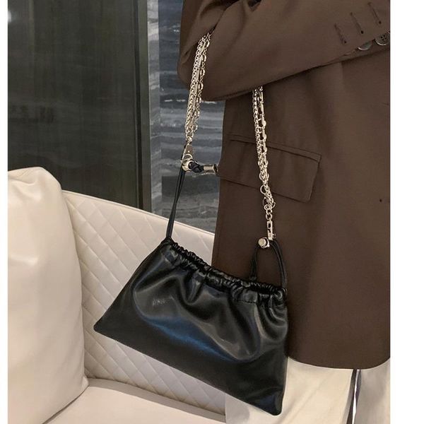 

2021 fashion chain personality drawstring one shoulder all-match women's bag solid color soft casual phone pack e060