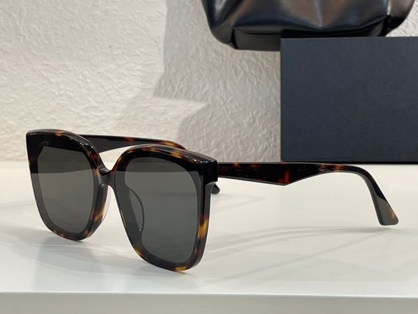 

sunglasses for men women fashion style burty anti-ultraviolet retro plate full frame eyeglasses random box, White;black