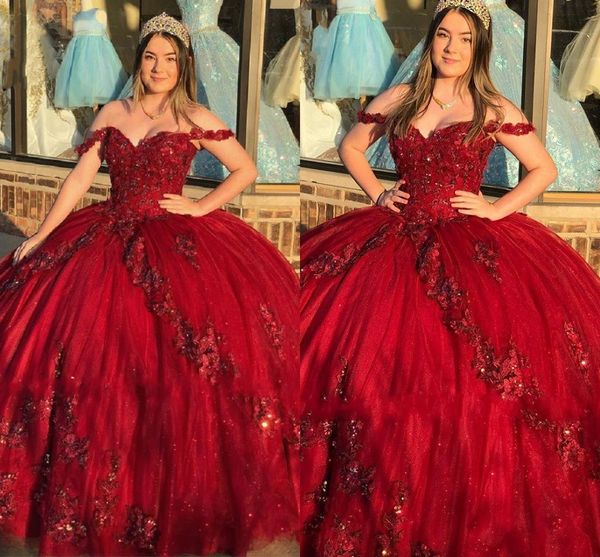 2022 Burgund Puffy Prinzessin Quinceanera Ballkleider Schulterfrei Blumenapplikationen Perlen Glitzer Tüll Süßes 15 Mädchen 16 formelles Kleid