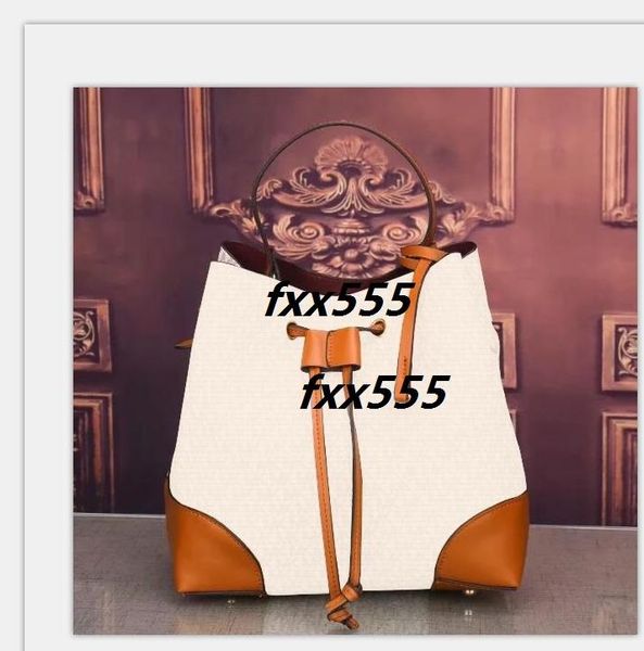 

2luxury fashion brand one shoulder messenger bag casual messenger bag lady handbag carry bag size 26x22x27