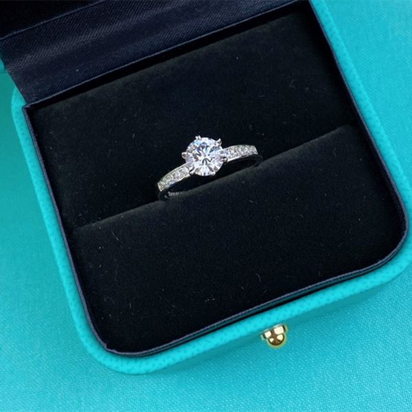 

2020 new luxury design starlight queen six-claw diamond ring high-end sterling silver platinum layer code 5678 fashion suitable for del, Golden;silver