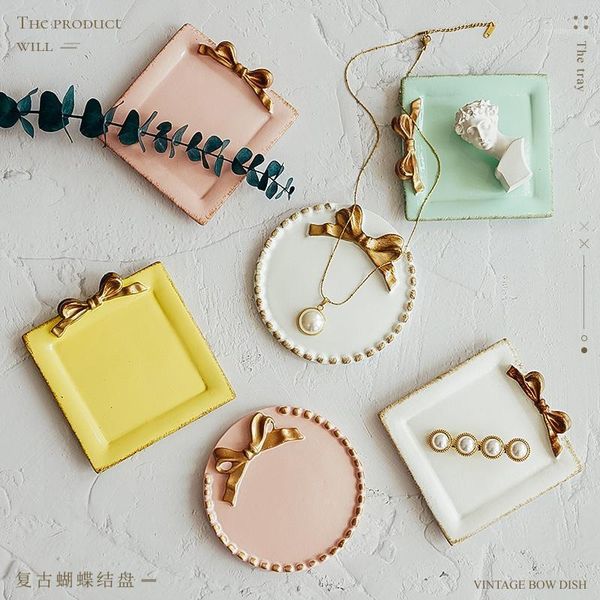 

vintage plate dish with bow-knot ins pgraphy still life shoot p studio props for jewelry necklace earrings fotografia1