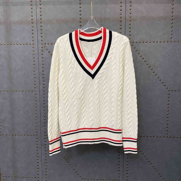 

2022 factory wholesale new early autumn twist stripe knitted v-neck pullover casual sweater for men and women, Black;gray