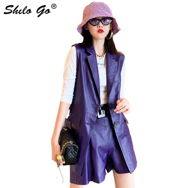 

1402-90, Black;white