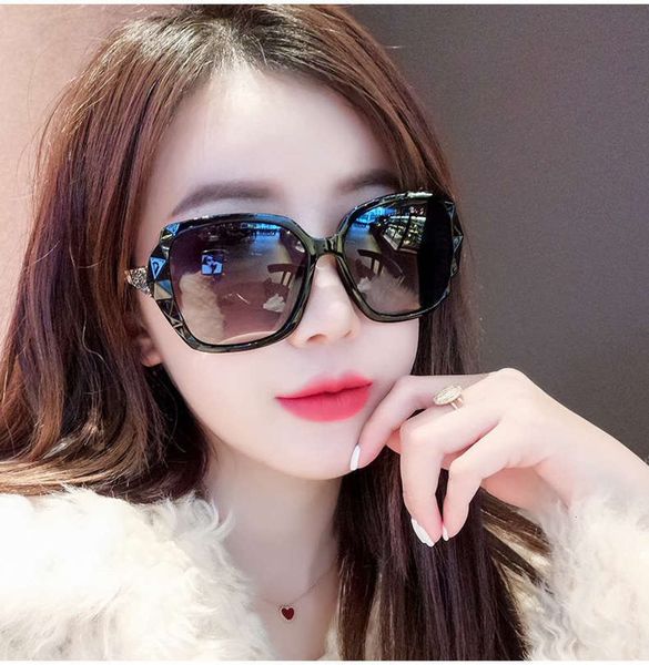 

large frame chaozhou people 2020 show new thin polarized sunglasses female net red sunglasses female round face driving anti uv, White;black