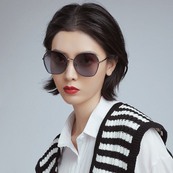 

2020 new polarizing sunglasses women's fashion 6096 fashion metal hollow large frame net red same sunglasses women's fashion, White;black