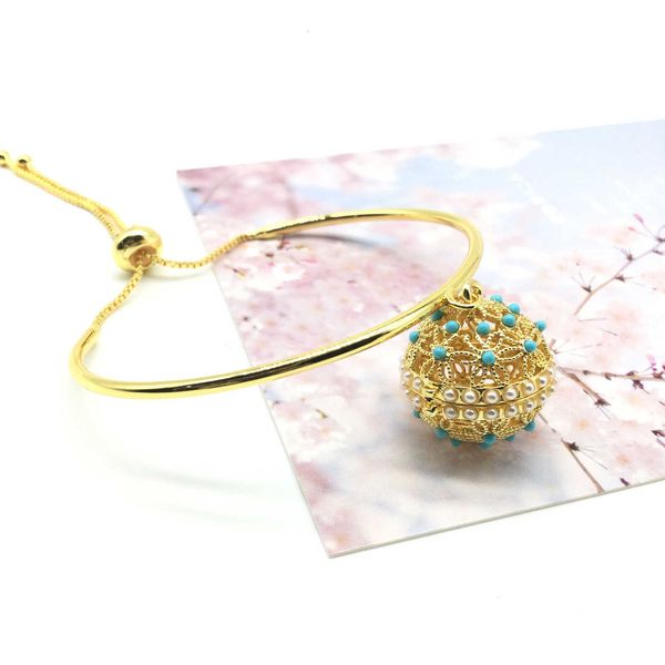 

new antique can open the hollow pearl sachet ball bracelet, Slivery;golden