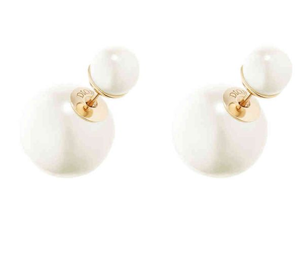 

pearl earrings are simple and luxurious, lovely, Golden