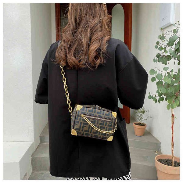 

72% off bag one shoulder cross link chain portable fashion printed box