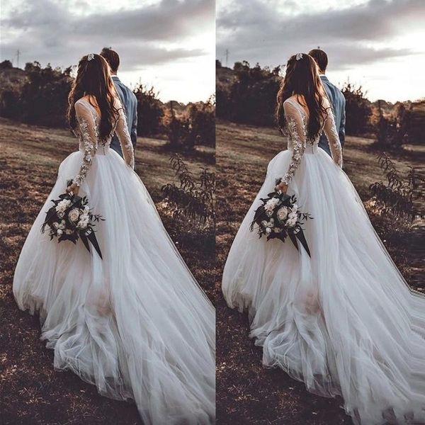 Abiti da sposa eleganti e romantici vintage a linea A, maniche lunghe, illusione, strascico in tulle, applicazioni di pizzo, abito da sposa