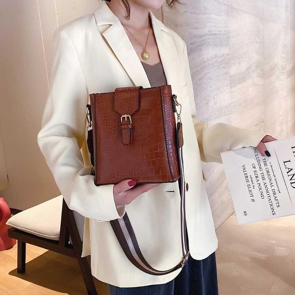 

new women shoulder bags stone printing leather messenger bags vintage hasp bucket bag large capacity crossbody bag bolsa mujer