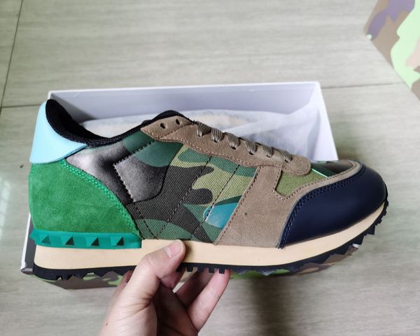 

2021 camouflage sneaker womens mens rivet shoes studded flats mesh camo suede leather casual trainers rockrunner shoes chaussures, Black