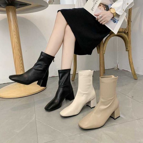 

martin 2021 new winter style square head back zipper short women's thick middle heel boots, Black