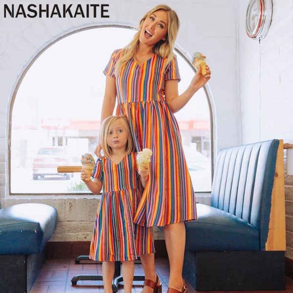 

nashakaite family look mom and daughter dress fashion rainbow striped short-sleeve v-neck dress mother daughter dresses lj201111, Blue