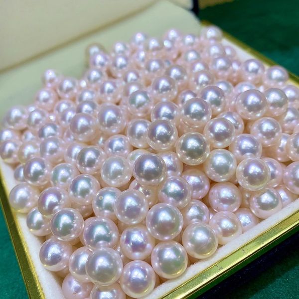 

8-9mm japanese akoya pearls are round, slightly flawed and bright in color, Silver