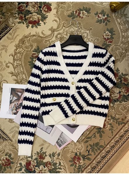 

1231 2021 brand same style regular v neck long sleeve kint sweater flora print s weater shun, White
