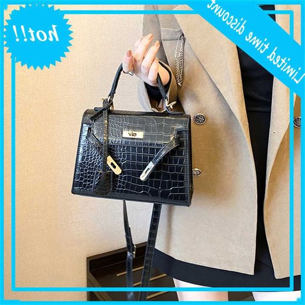 

women's bag alligator lock handbag