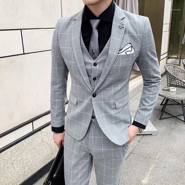 

2020 four seasons wear business slim solid color plaid three pieces set male korean version young groom wedding fashion suit1, White;black