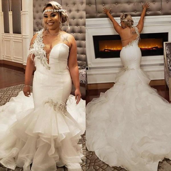 

2021 plus size mermaid wedding dresses crystal feather one shoulder lace appliqued bridal gowns south african organza marriage gowns, White
