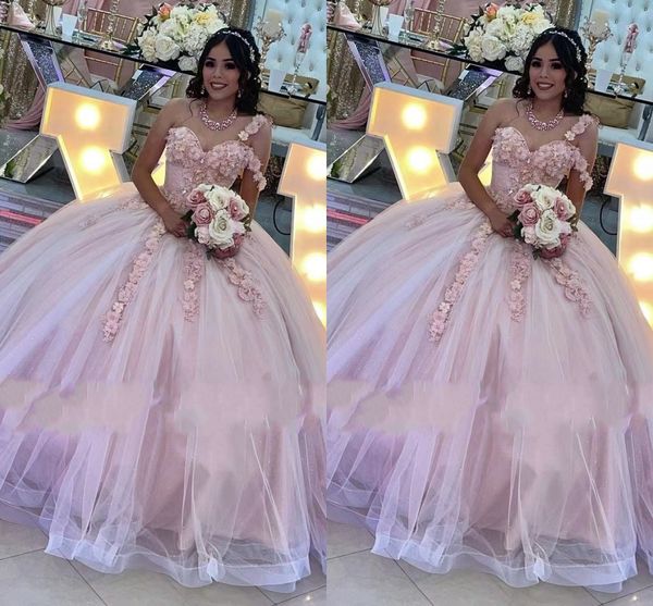 Puffy Ball Gown Fiori 3d Abiti Quinceanera Una spalla 2022 Perle Perline Corsetto Indietro Sweet 16 Dress Prom Party Abiti formali