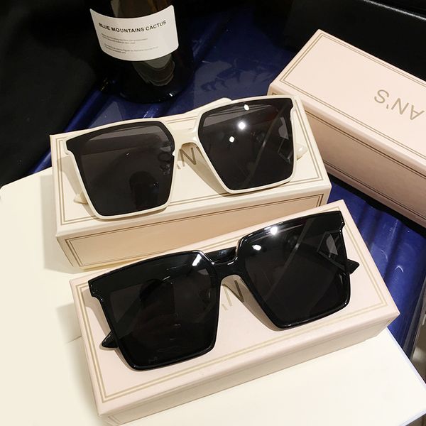 

square metrosexual 2019 new tiktok, red and white, black, lovers, polarized light, sunglasses