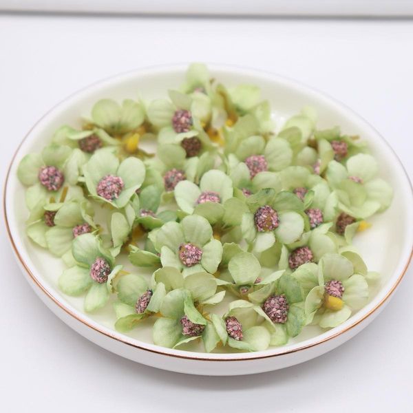 

50 шт. 2 см многоцветная ромашка цветок головки мини silk искусственный цветок для crown scrap wedding home decor diy гирлянда головной убор