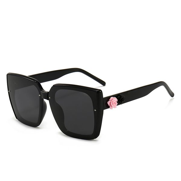 

2021 new fashion designer sunglasses brand polarized lens sun glasses eyewear for women eyeglasses metal frame 560, White;black