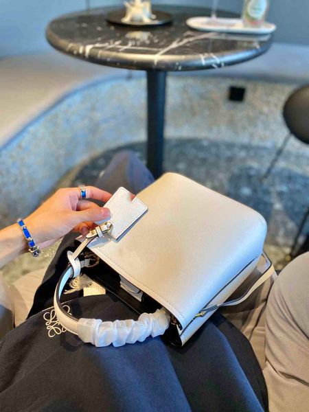 

fashion women messenger bag diagonal bag classic style fashion bags shoulder bags lady totes handbags 23*23 cm
