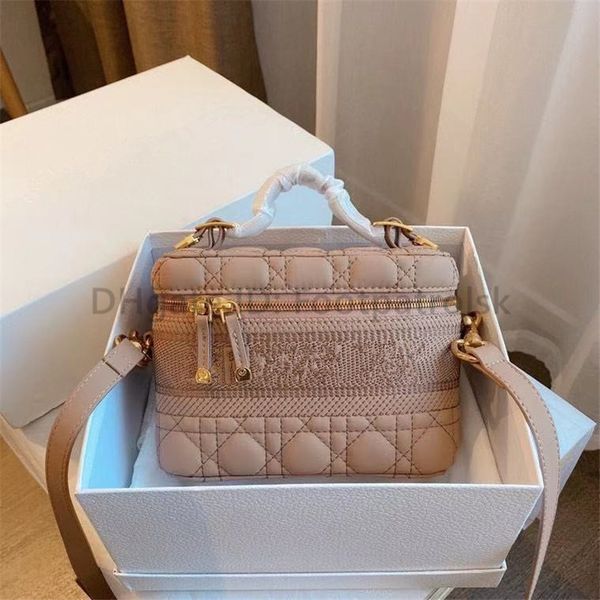 

luxurys designers plain letter women bucket drawstring bags metallic diamond lattice genuine leather fashion chic bags 2022 5a leather