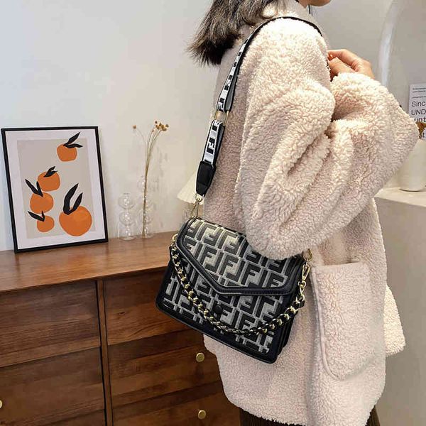 

2022 factory outlet new korean net red wide strap fashion personalized texture single shoulder letter female diagonal bag qr8l